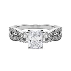 GIA 2ct Radiant Three-Stone Split Shank Pave Anello con diamanti in oro bianco 18K