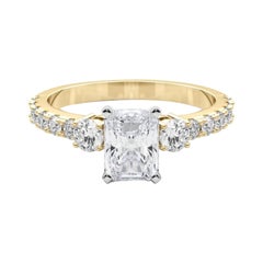 GIA 2ct Radiant Three-Stone with Diamond Shank 18K Yellow Gold Diamond Ring (bague en or jaune à diamants)