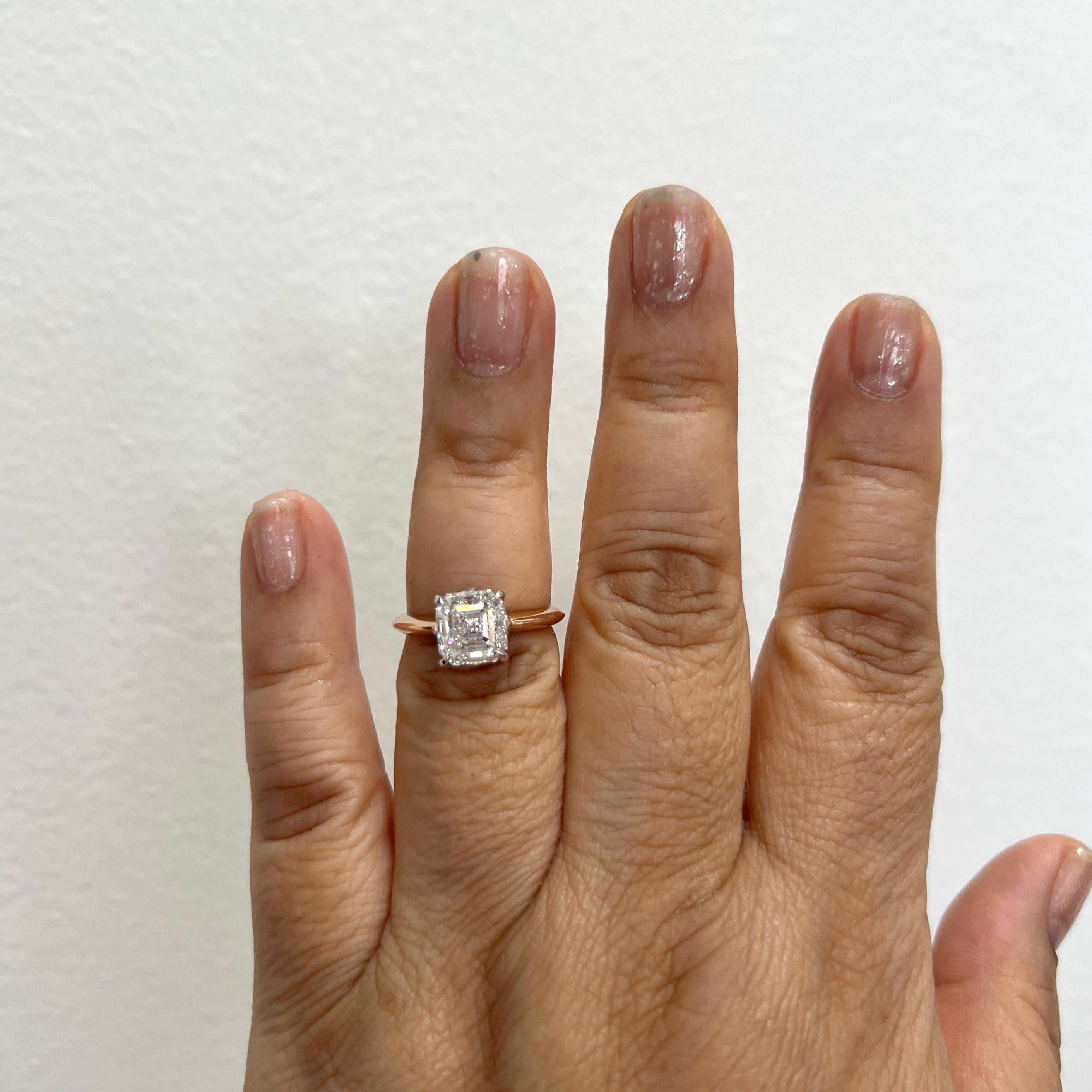 Atemberaubende 3,01 ct. G SI1 Asscher-Schliff weißer Diamant.  Handgefertigt aus 18 Karat Gelb- und Weißgold.  Ring Größe 6,5.  Wird mit GIA-Zertifikat geliefert.