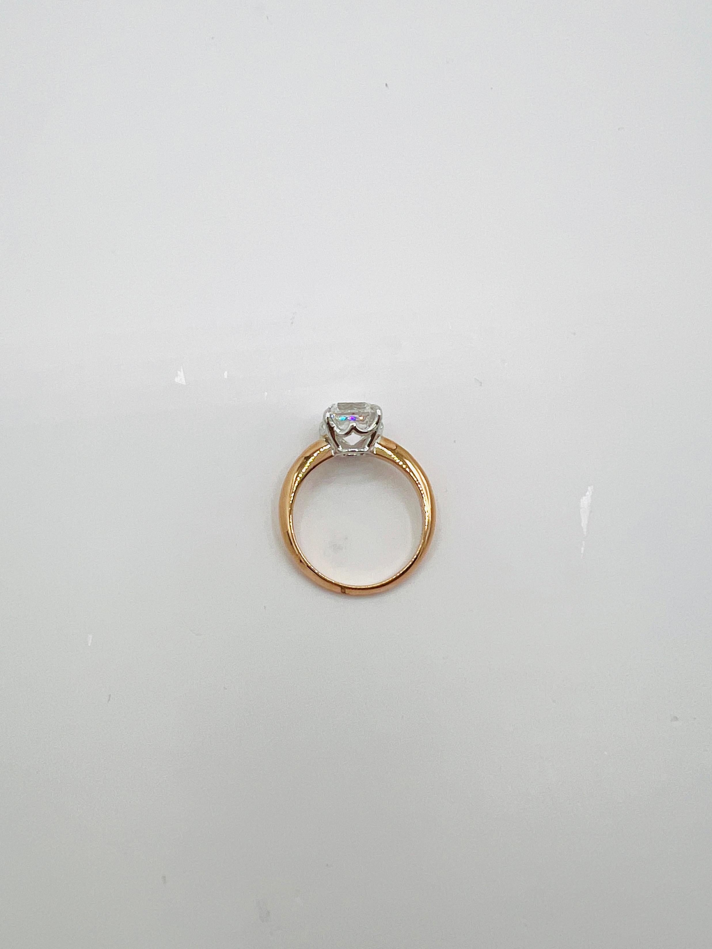 GIA 3 Karat Asscher-Schliff weißer Diamant Ring in 18K 2 Ton Gold im Angebot 2