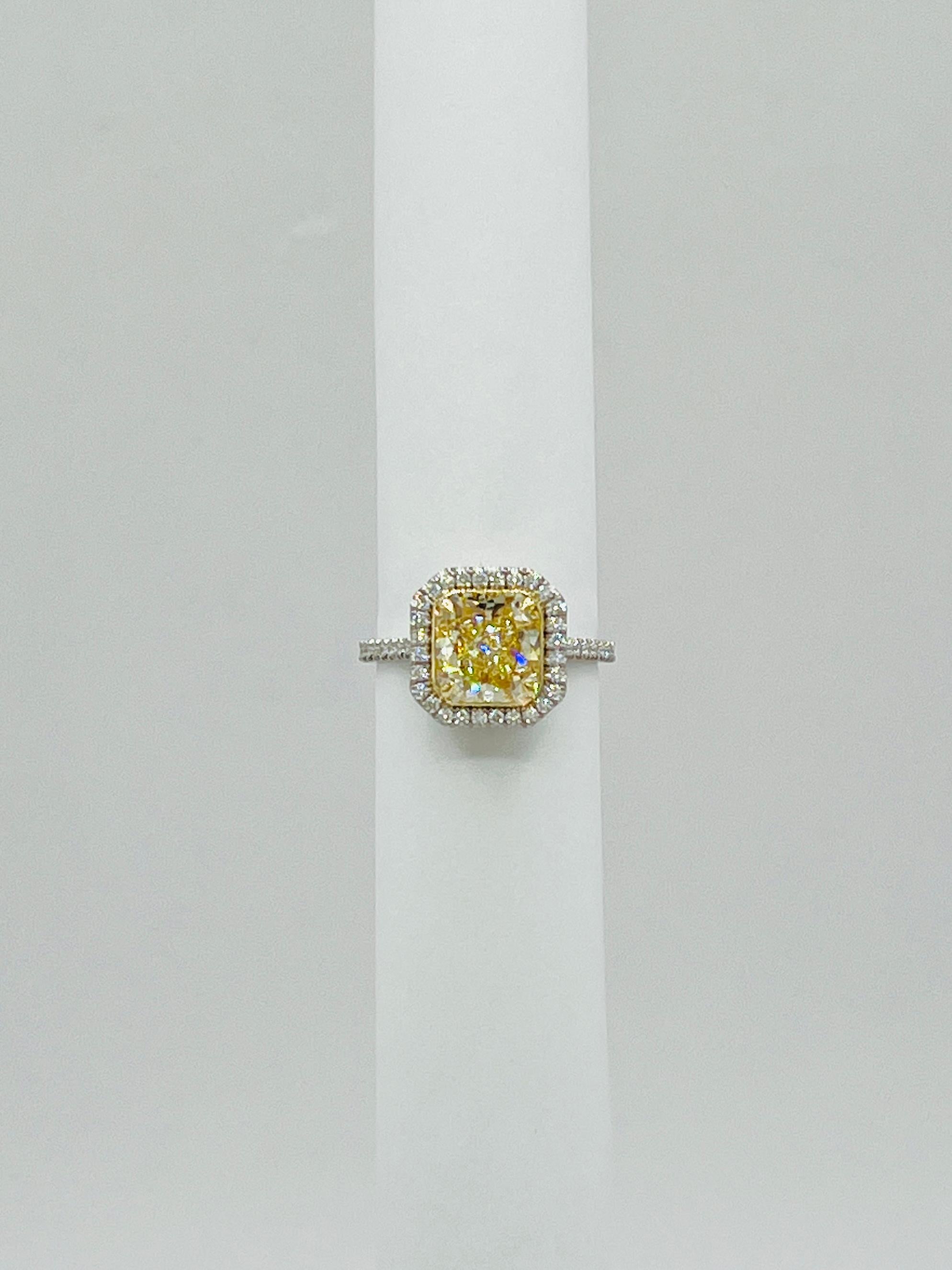 Women's or Men's GIA 3 Carat Fancy Yellow Radiant Diamond Ring in Platinum and 18K Yellow Gold