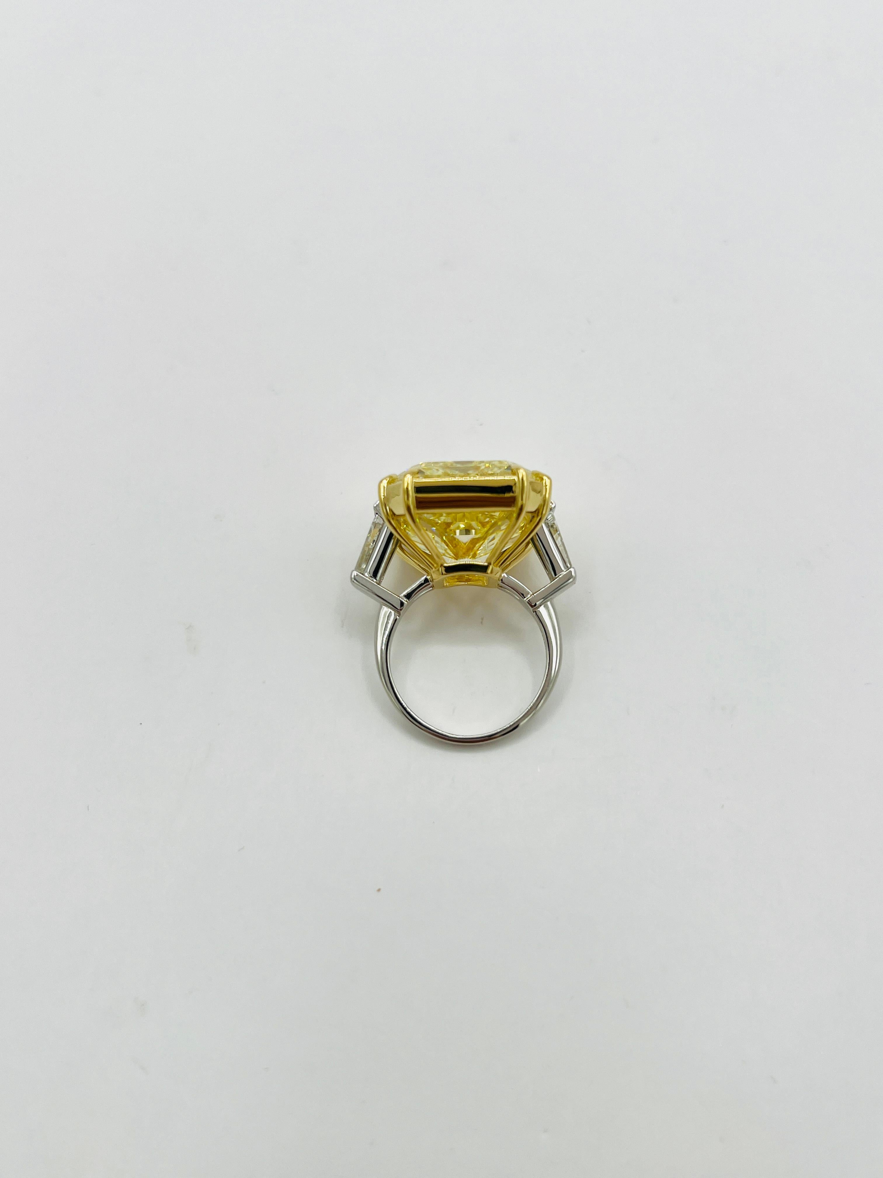 GIA 30 Carat Fancy Yellow Radiant and White Diamond Ring in Platinum and 18K In New Condition In Los Angeles, CA