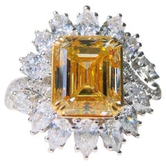 GIA Anillo de compromiso con halo de diamantes amarillos talla esmeralda de 3,00 quilates - Eze Jewelry