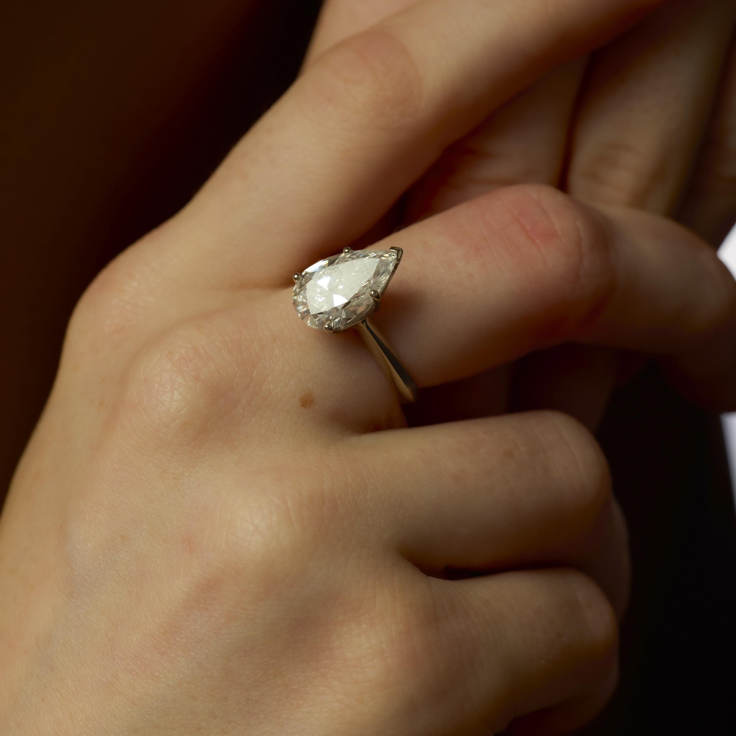 Taille poire GIA Bague de fiançailles solitaire en or blanc 14k avec diamant poire de 3,00 carats