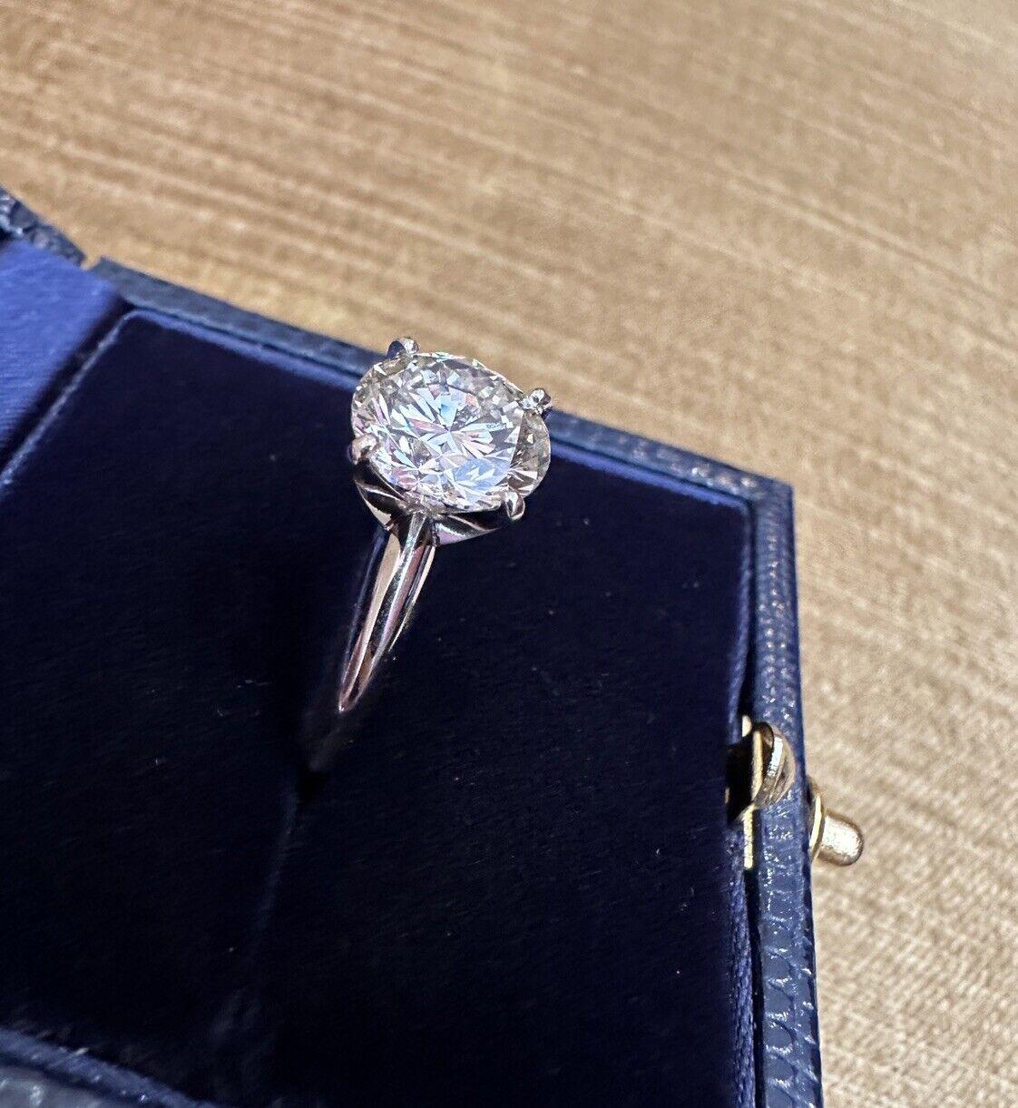 GIA 3.00 Carat Round Brilliant Diamond Solitaire Ring in Platinum In Excellent Condition For Sale In La Jolla, CA