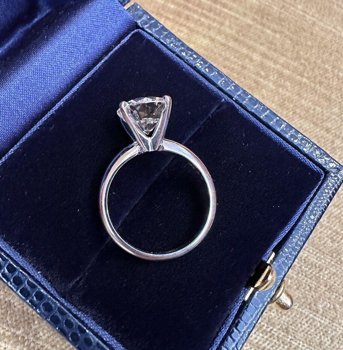 Women's GIA 3.00 Carat Round Brilliant Diamond Solitaire Ring in Platinum For Sale
