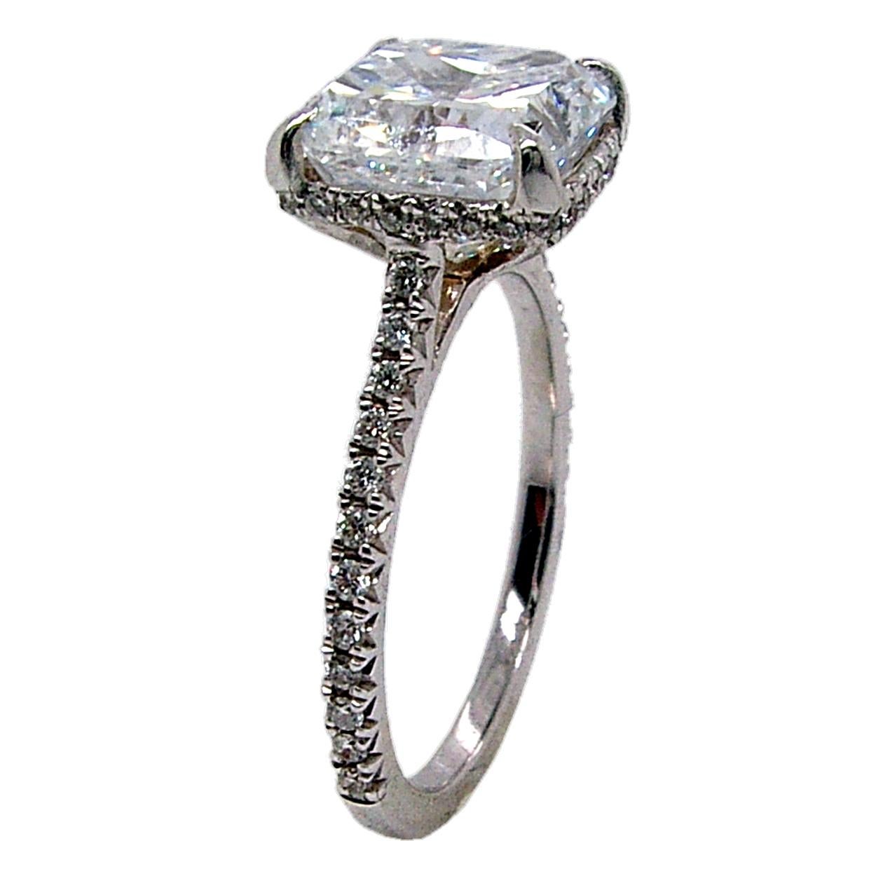 Bague de fiançailles française sertie d'un diamant radiant F/SI1 de 3,00 carats, certifié GIA, serti en pavé et halo caché Neuf - En vente à Los Angeles, CA