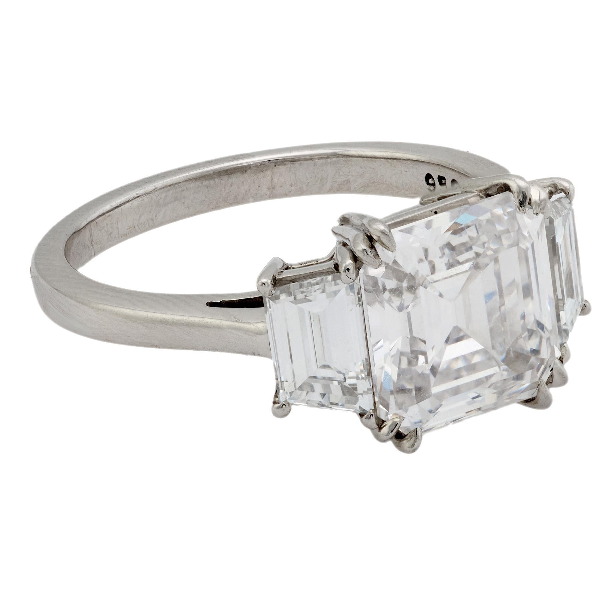 GIA Bague de fiançailles en platine avec diamant Asscher de 3,01 carats Bon état - En vente à Beverly Hills, CA
