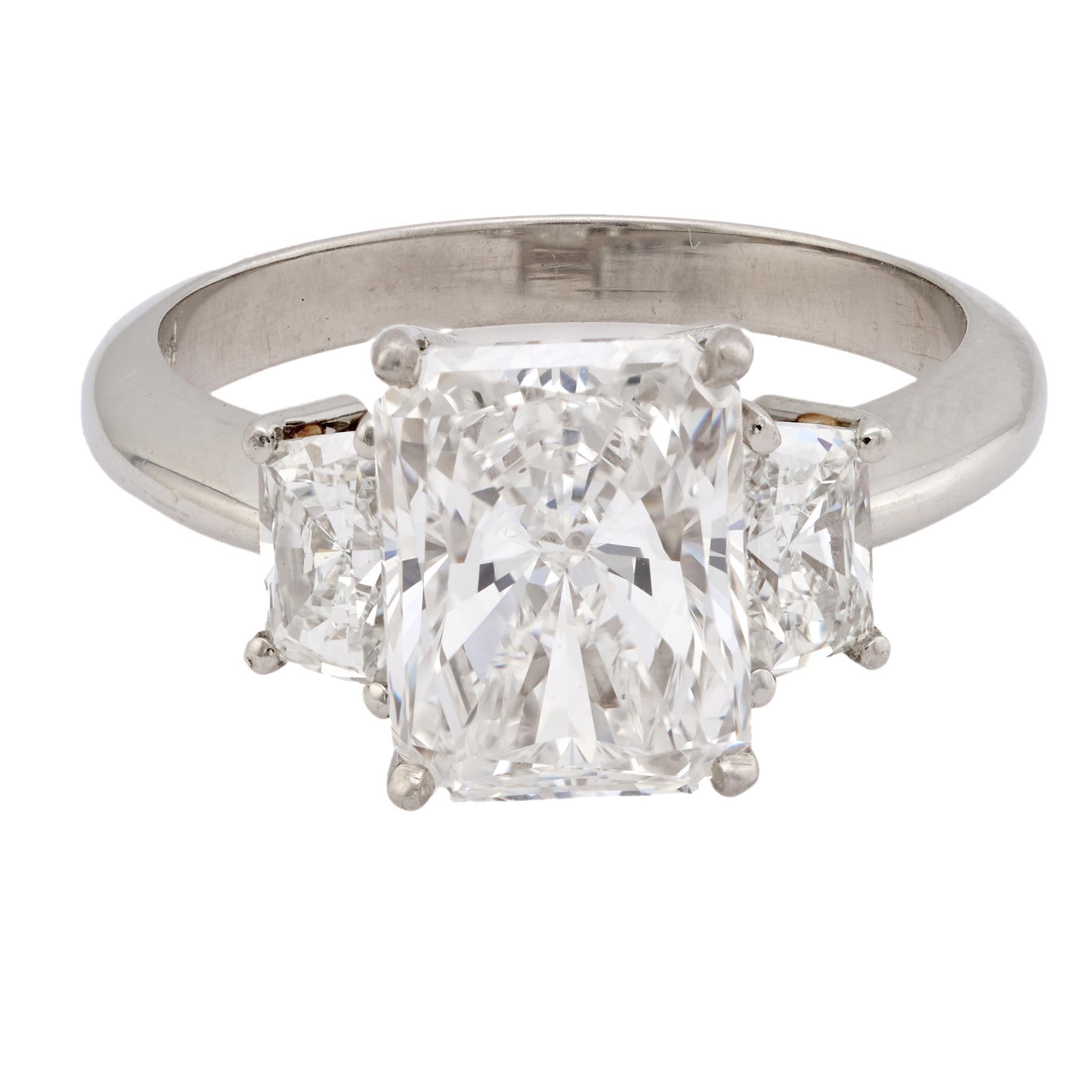 Contemporary GIA 3.01 carat radiant cut diamond platinum engagement ring For Sale