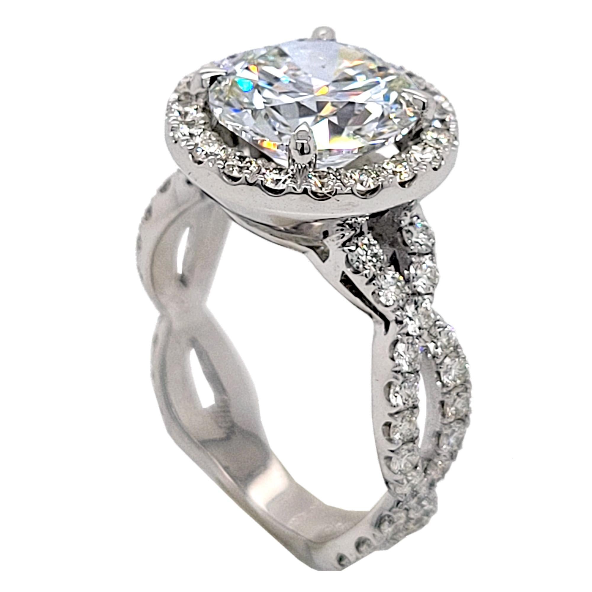 Round Cut Gia 3.01 Carat J/Vs2 Round Diamond 18K Gold Diamond Engagement Ring W. Halo For Sale
