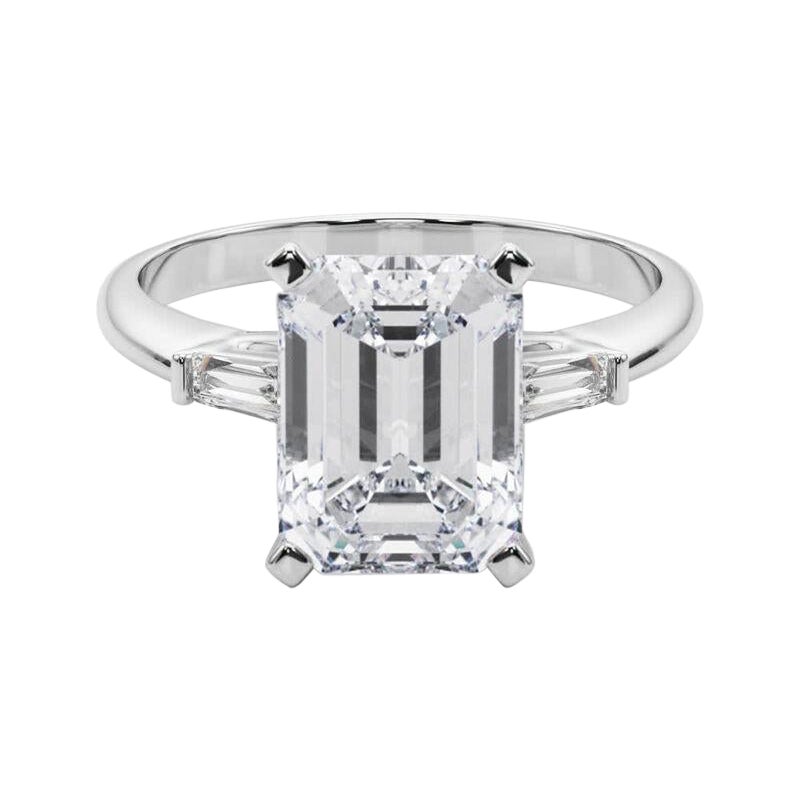 GIA 3.01ct Smeraldo a tre pietre Baguette affusolata Anello con diamanti in oro bianco 18 carati in vendita