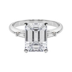 GIA 3.01ct Smeraldo a tre pietre Baguette affusolata Anello con diamanti in oro bianco 18 carati