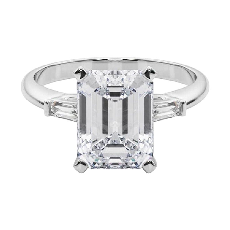 GIA 3(three) Stone Emerald Tapered Baguette 18K White Gold Diamond Ring (bague à diamants en or blanc)