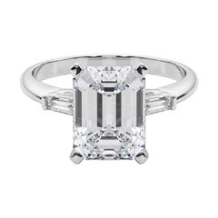 GIA 3(three) Stone Emerald Tapered Baguette 18K White Gold Diamond Ring (bague à diamants en or blanc)