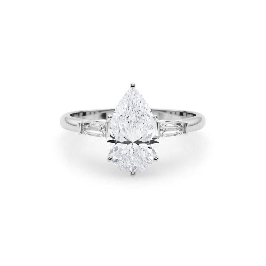 GIA Anello di diamanti in oro bianco 18 carati con tre pietre a pera e baguette affusolata da 3,01 ct. In condizioni Nuovo in vendita a New York, NY