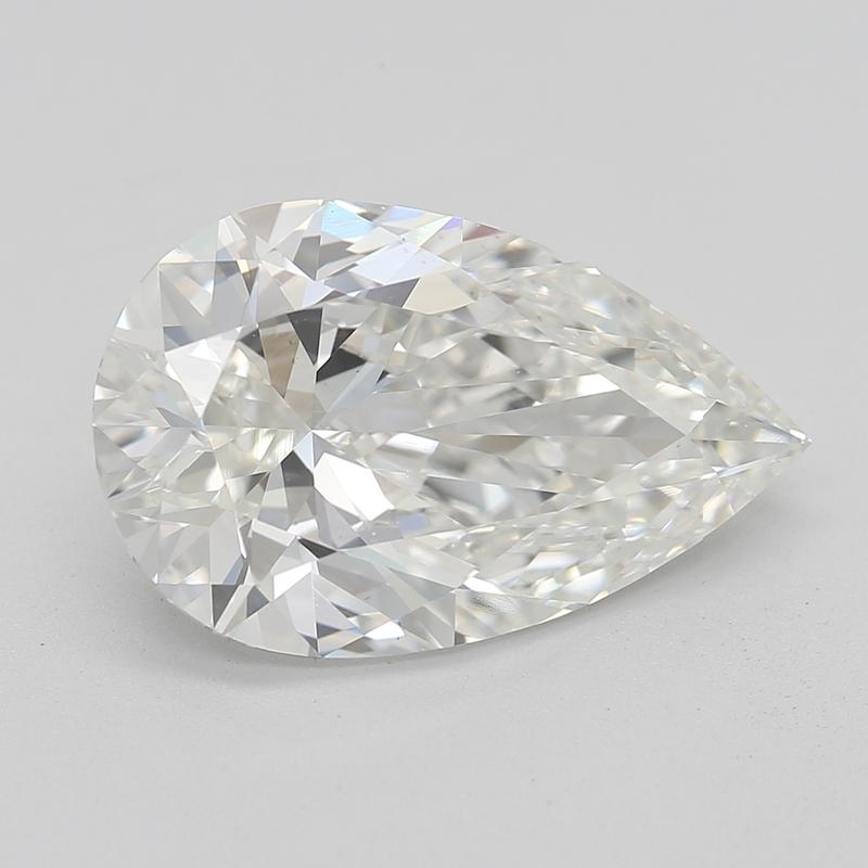 Hecho a mano en Nueva York, un impresionante anillo de diamantes que ejemplifica la belleza atemporal y la sofisticación, con una cautivadora piedra central en forma de pera que pesa 3,01 con un llamativo I y claridad de VS2. Su diseño clásico de