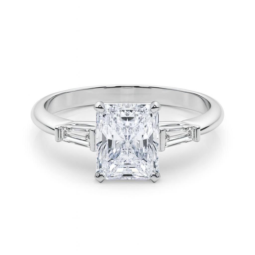 GIA Anillo de diamantes de oro blanco de 18 quilates con tres piedras radiantes y baguette cónica de 3,01 quilates Corte radiante en venta