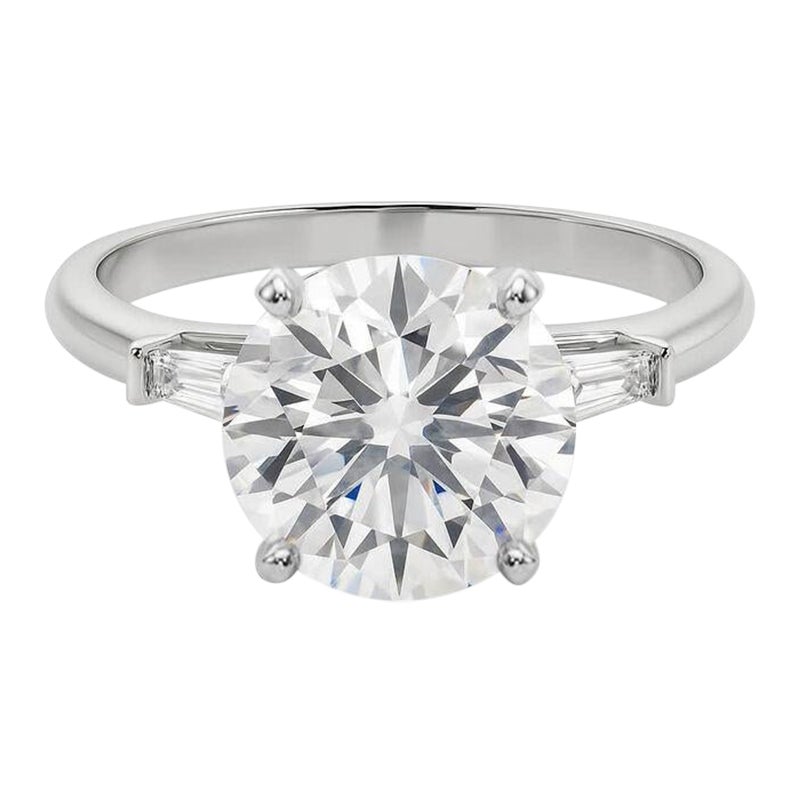 GIA 3.01ct Anillo de diamantes de oro blanco de 18 quilates con tres piedras redondas y baguette cónica