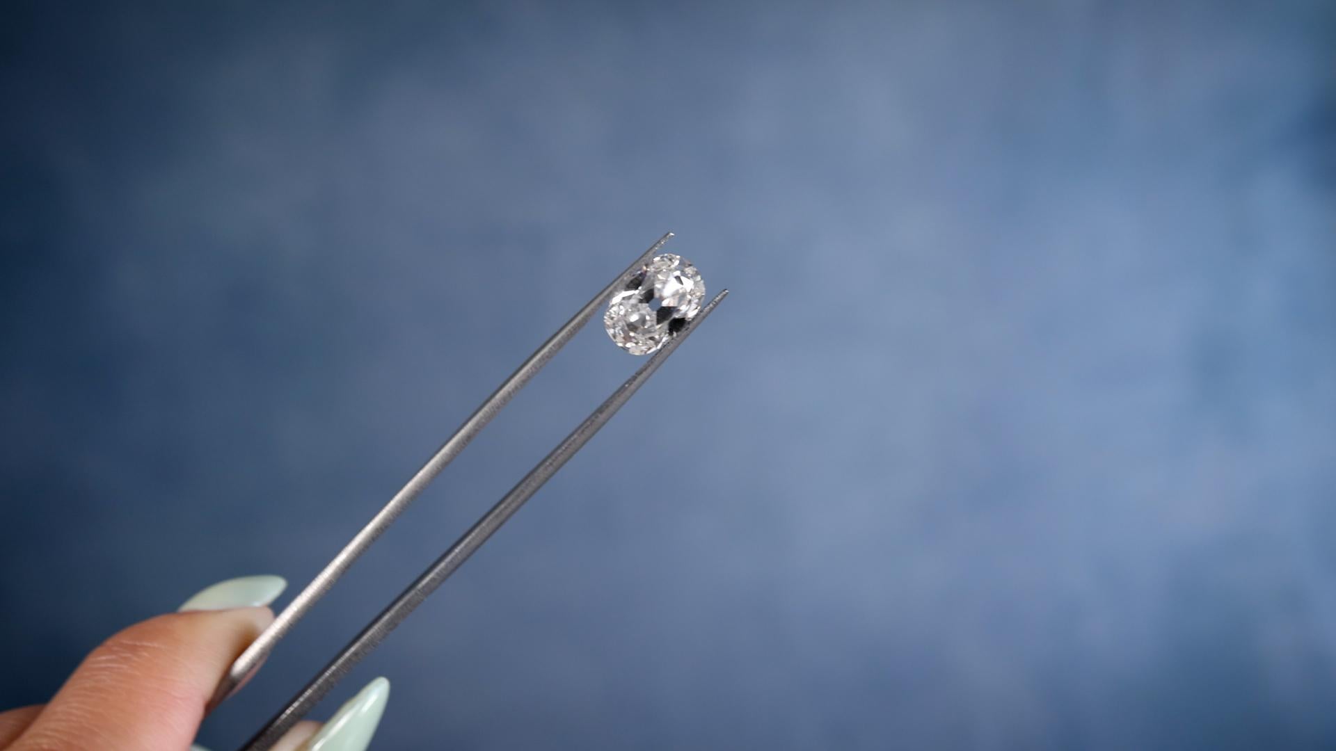 Taille coussin Diamant brut GIA de 3,02 carats taille brillant coussin en vente
