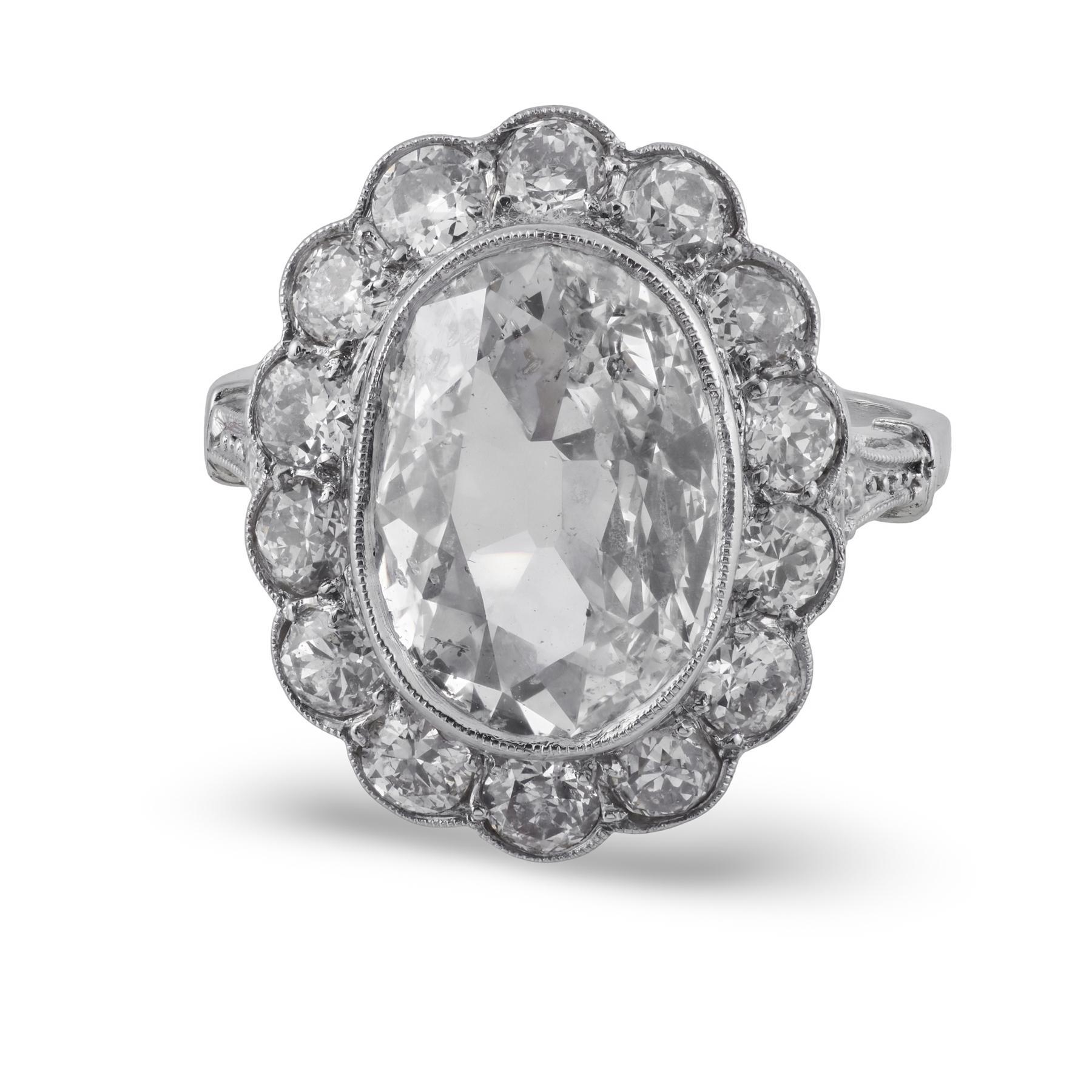 Contemporaneo GIA Anello a grappolo in platino con diamante taglio old mine da 3,02 carati in vendita