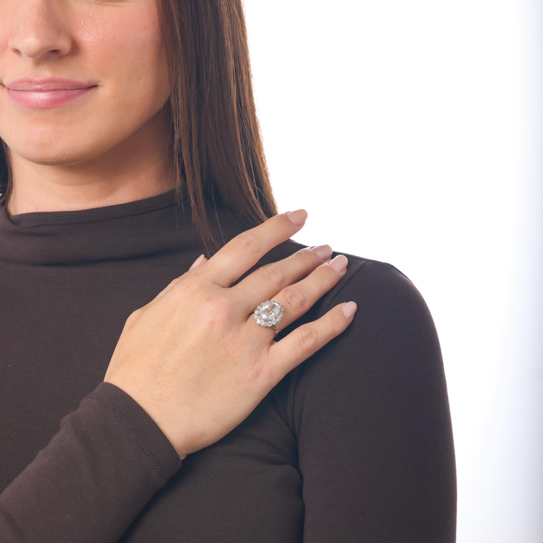 Taglio vecchia miniera GIA Anello a grappolo in platino con diamante taglio old mine da 3,02 carati in vendita