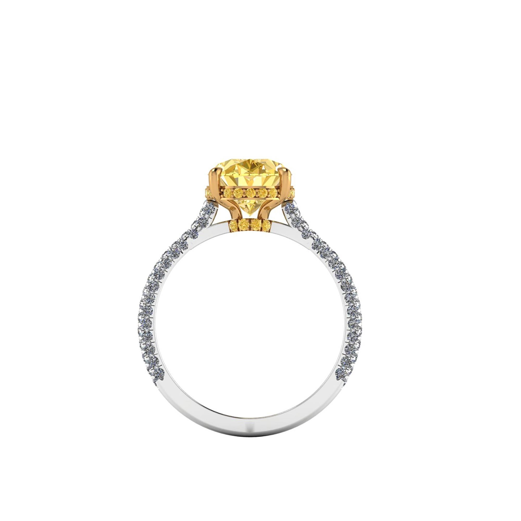 Un diamante muy raro en color y belleza, diamante amarillo intenso ovalado de 3,06 quilates certificado por el GIA sin fluorescencia, un diamante raro y valioso, engastado en un anillo de platino 950 y oro amarillo de 18 quilates, diseñado y hecho a