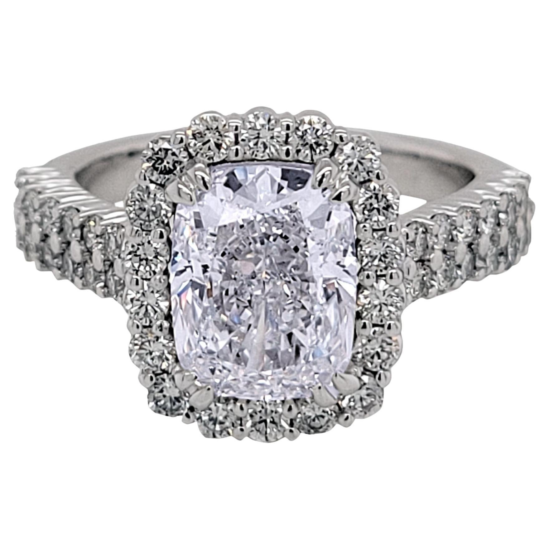 Bague de fiançailles en or 14 carats sertie d
un halo de diamants taille coussin G/VS1 de 3,02 carats certifiés GIA