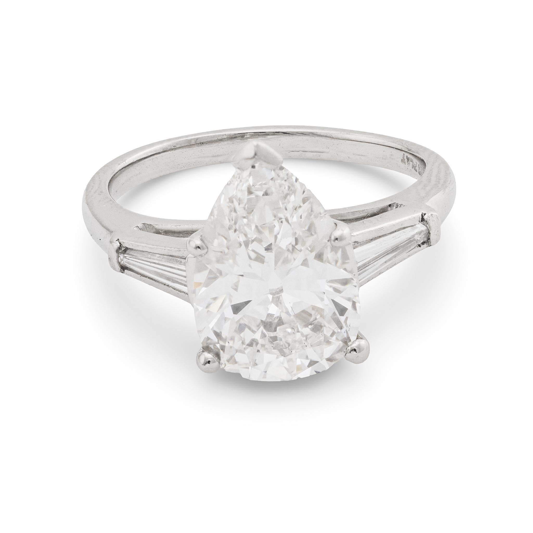 Contemporain Bague de fiançailles en platine avec un diamant en forme de poire de 3,02 de la GIA en vente