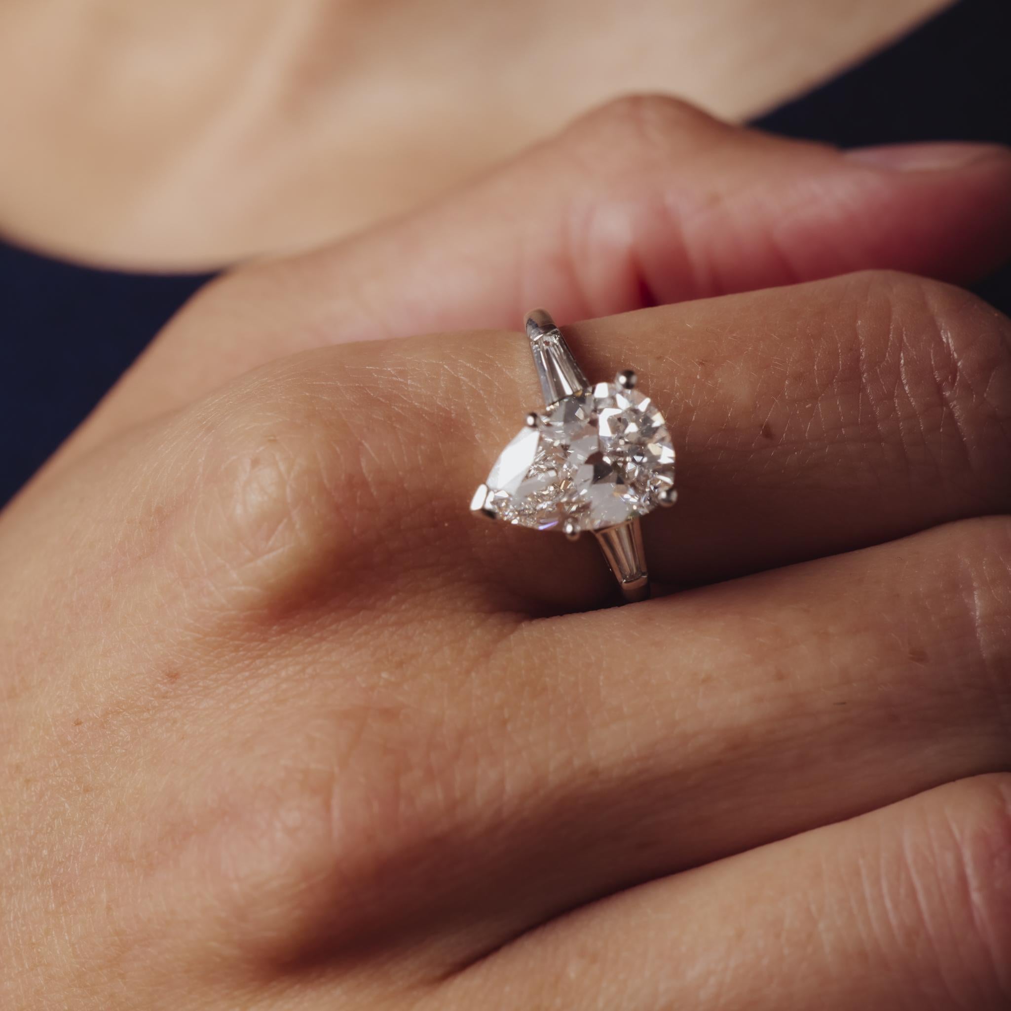 Bague de fiançailles en platine avec un diamant en forme de poire de 3,02 de la GIA Pour femmes en vente