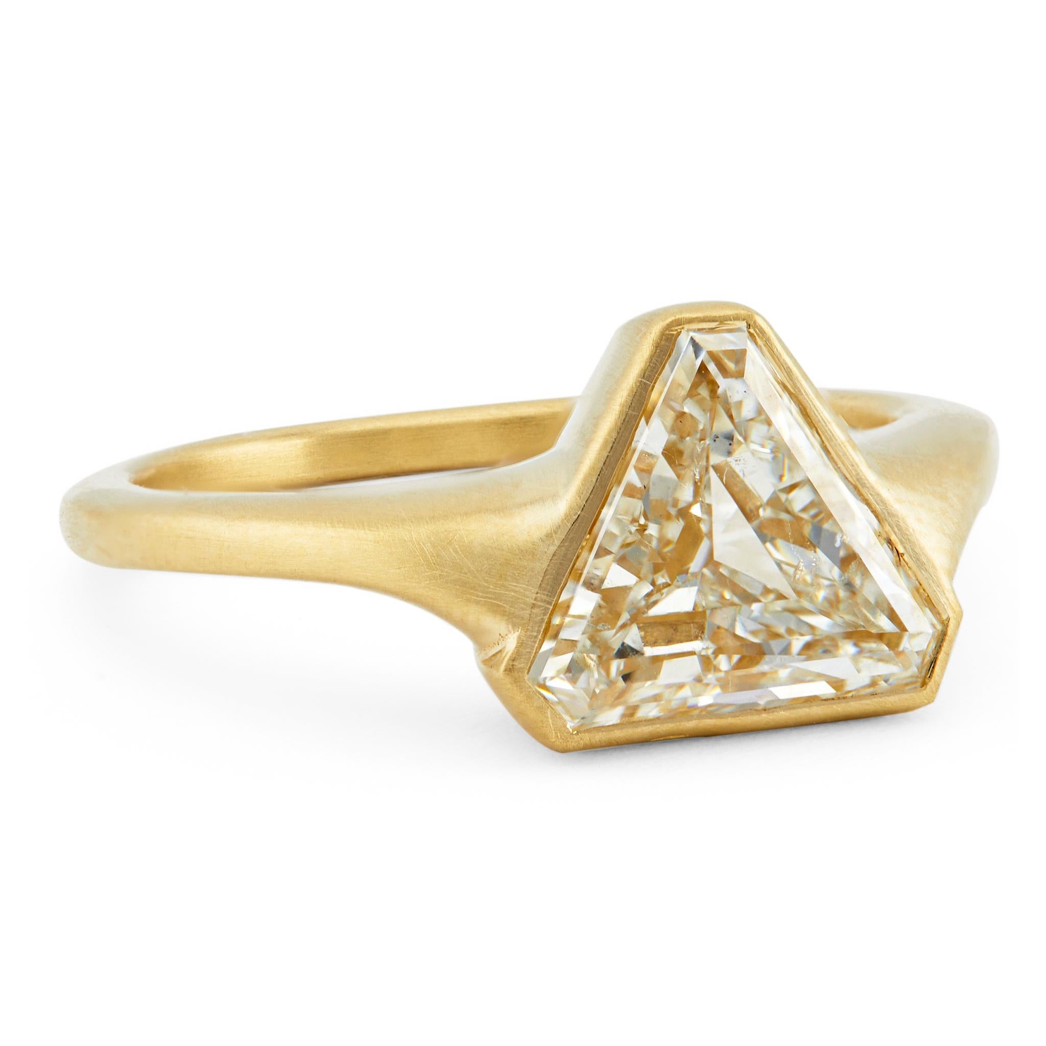 Women's or Men's GIA 3.02 Triangle Step Cut Diamond 18k Yellow Gold Solitaire Ring