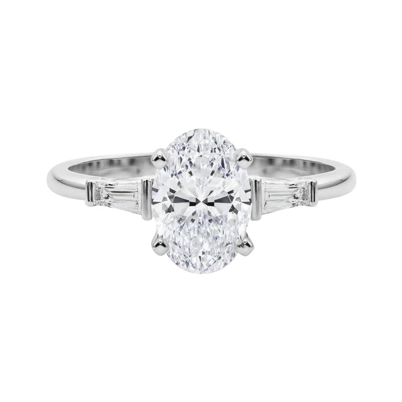 Bague en or blanc GIA 3(three) pierres ovales Baguette fuselée