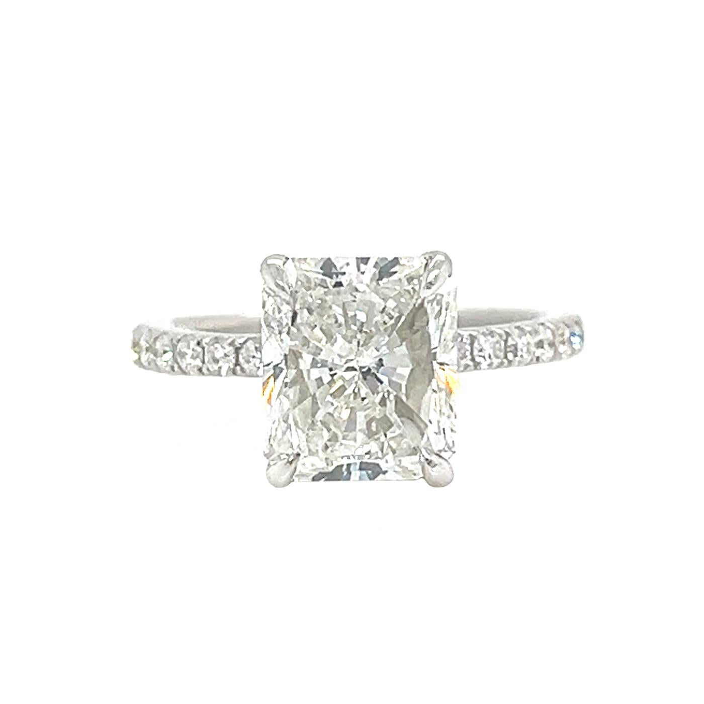 GIA 3.03ct Natural Radiant Cut Diamond with Pave Diamonds Ring 18k White Gold For Sale 1