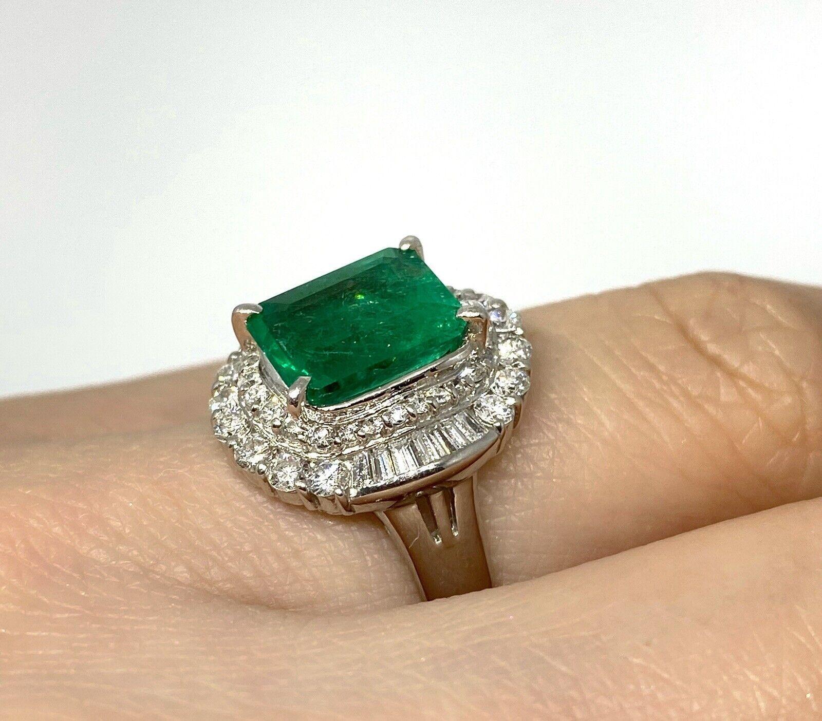 GIA 3.07 Carat Colombian Emerald & Diamond Ballerina Ring in Platinum For Sale 1