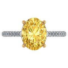 Diamante giallo intenso ovale da 3,09 carati GIA