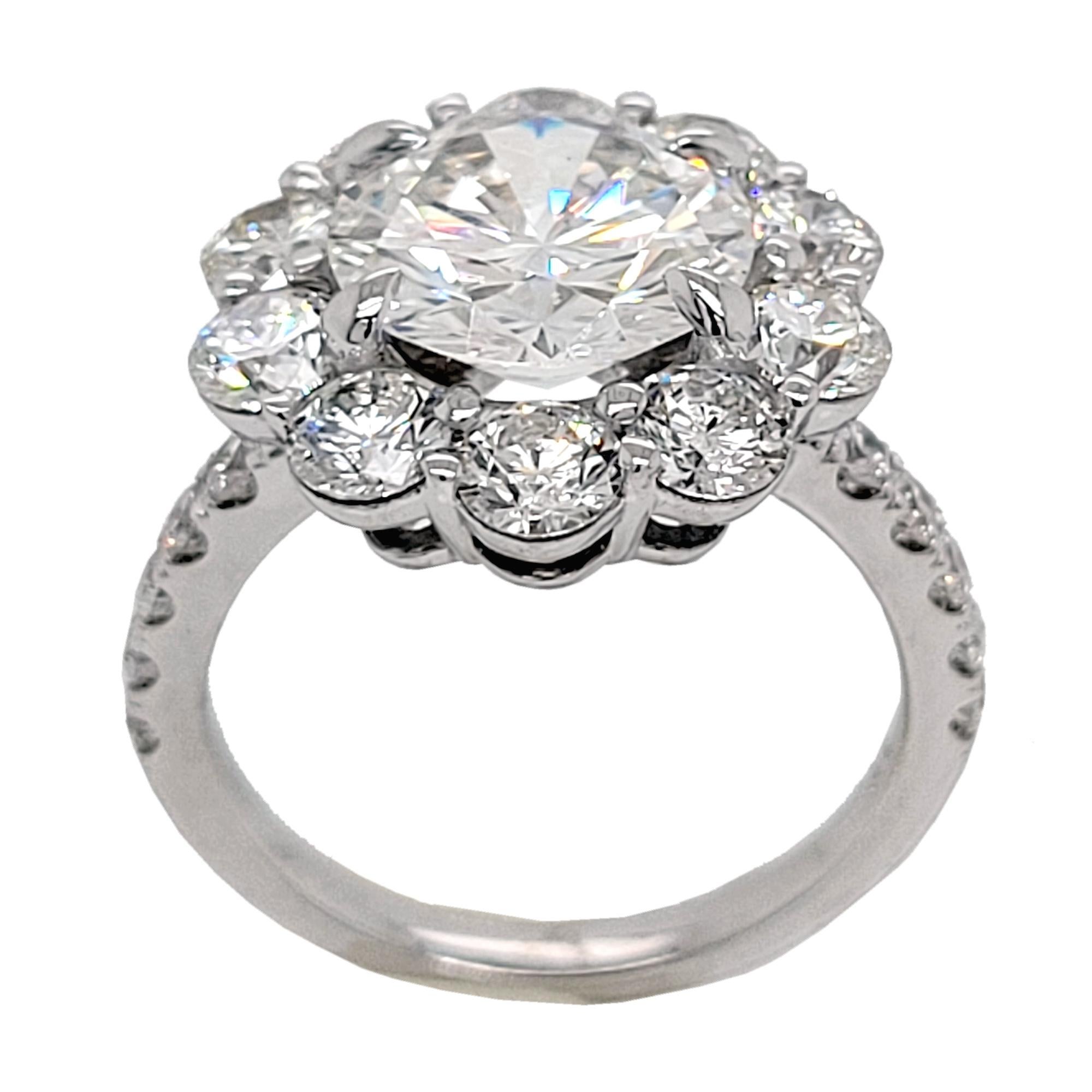 Contemporain Bague de fiançailles en or 18 carats avec diamants ronds F/VVS2 de 3,10 carats certifiés GIA Grand Halo en vente