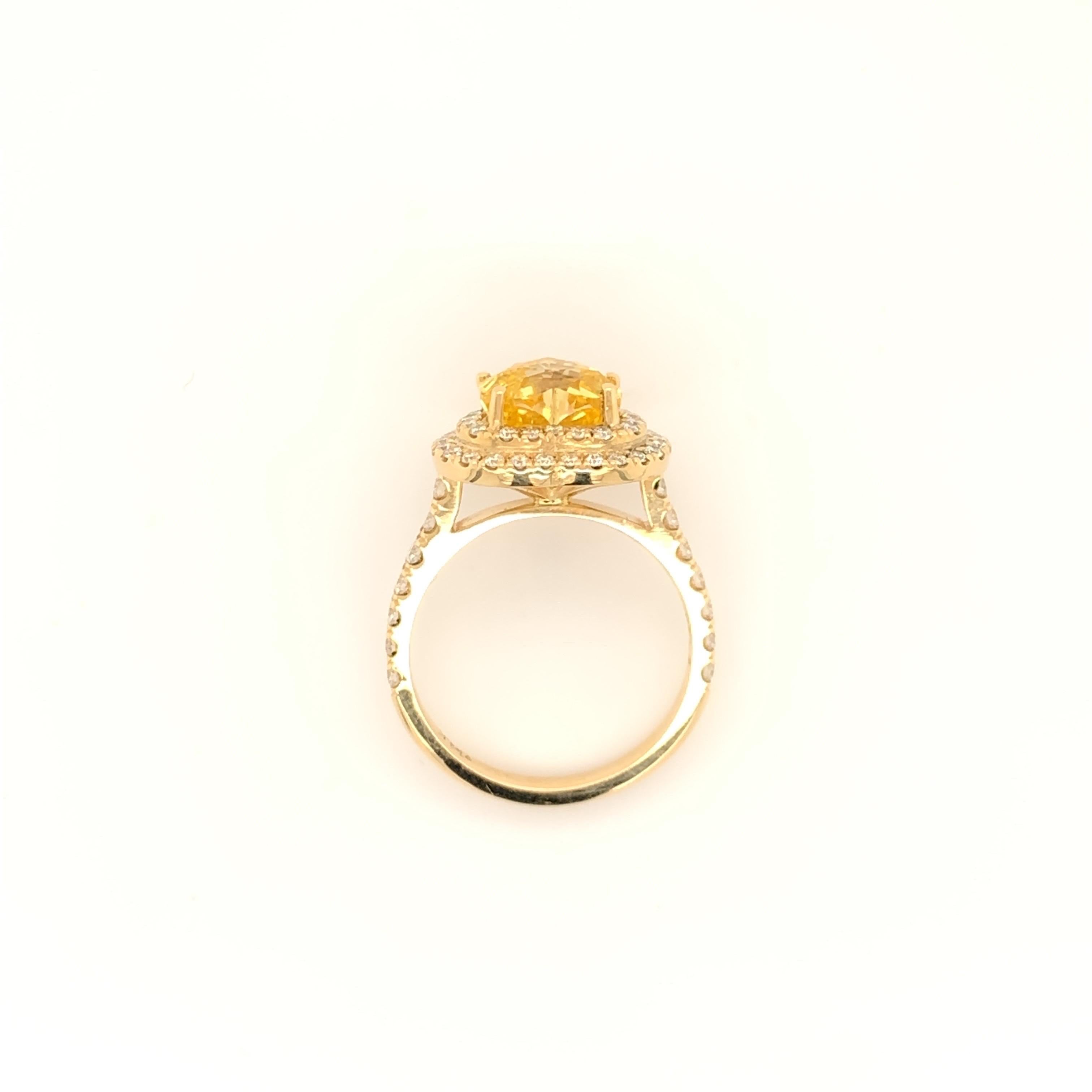 GIA 3.19 Carats Unheated Yellow Sapphire Ring In New Condition For Sale In Richmond, BC