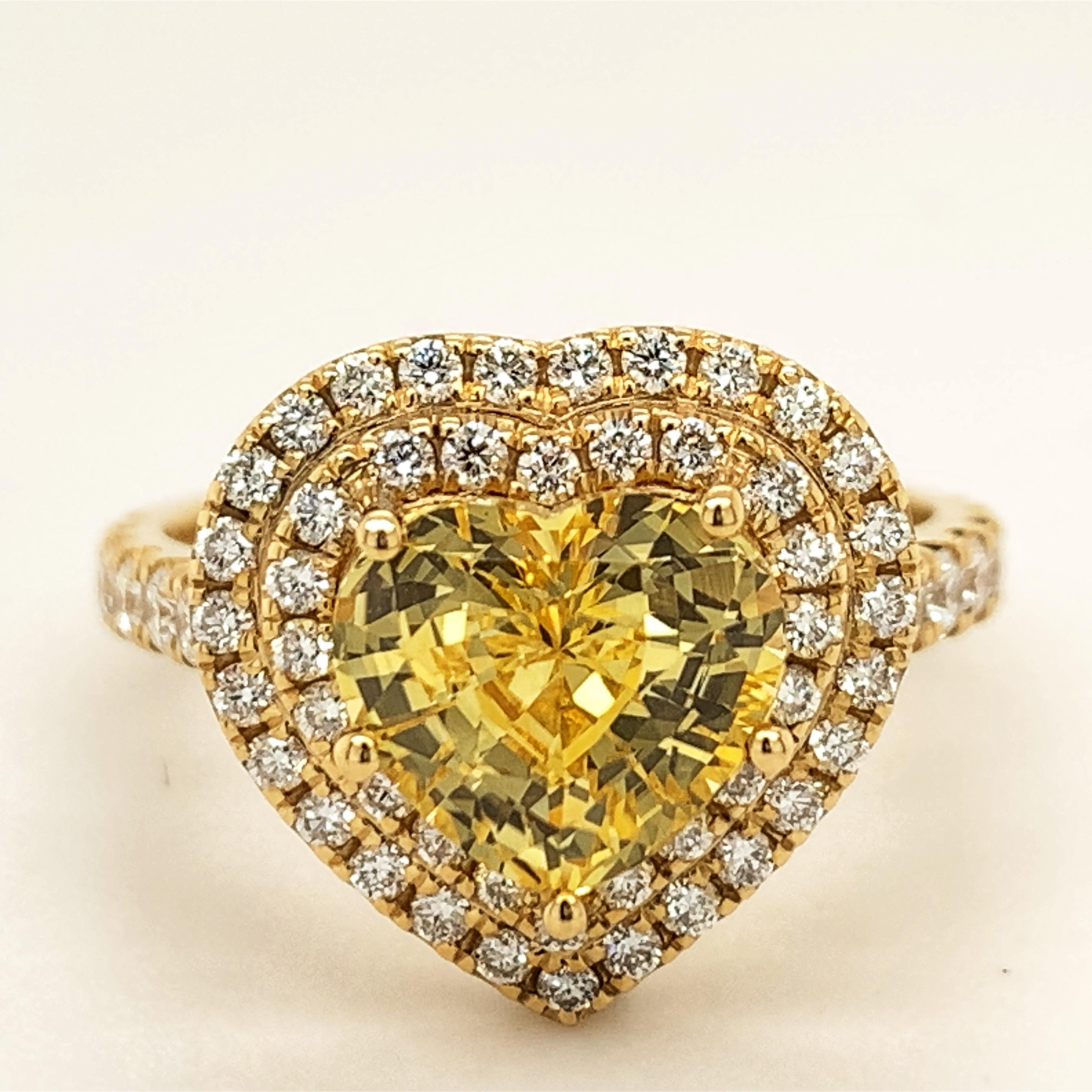 Women's or Men's GIA 3.19 Carats Unheated Yellow Sapphire Ring For Sale