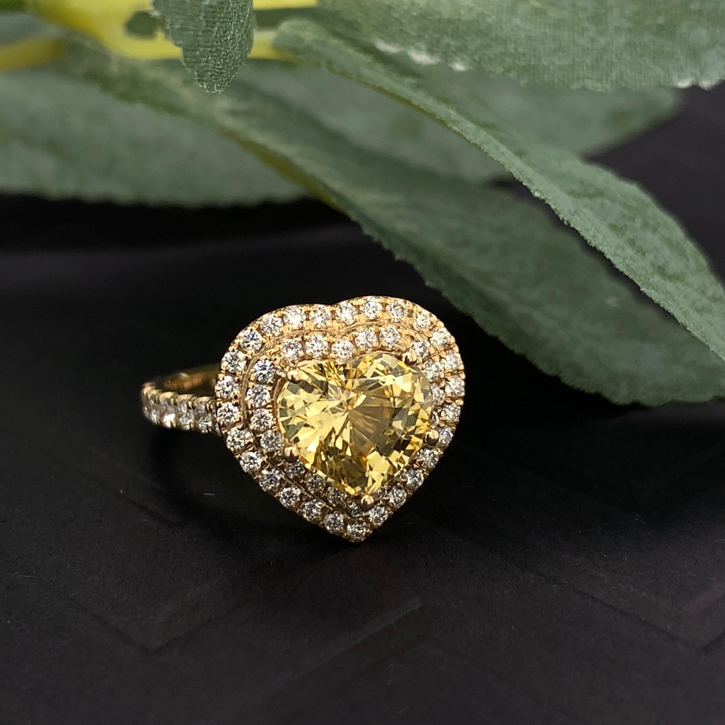 GIA 3.19 Carats Unheated Yellow Sapphire Ring For Sale 1