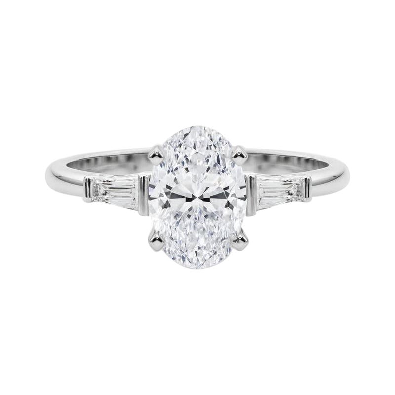GIA 3,21 quilates Anillo de diamantes de oro blanco de 18 quilates con tres piedras ovaladas y baguette cónica