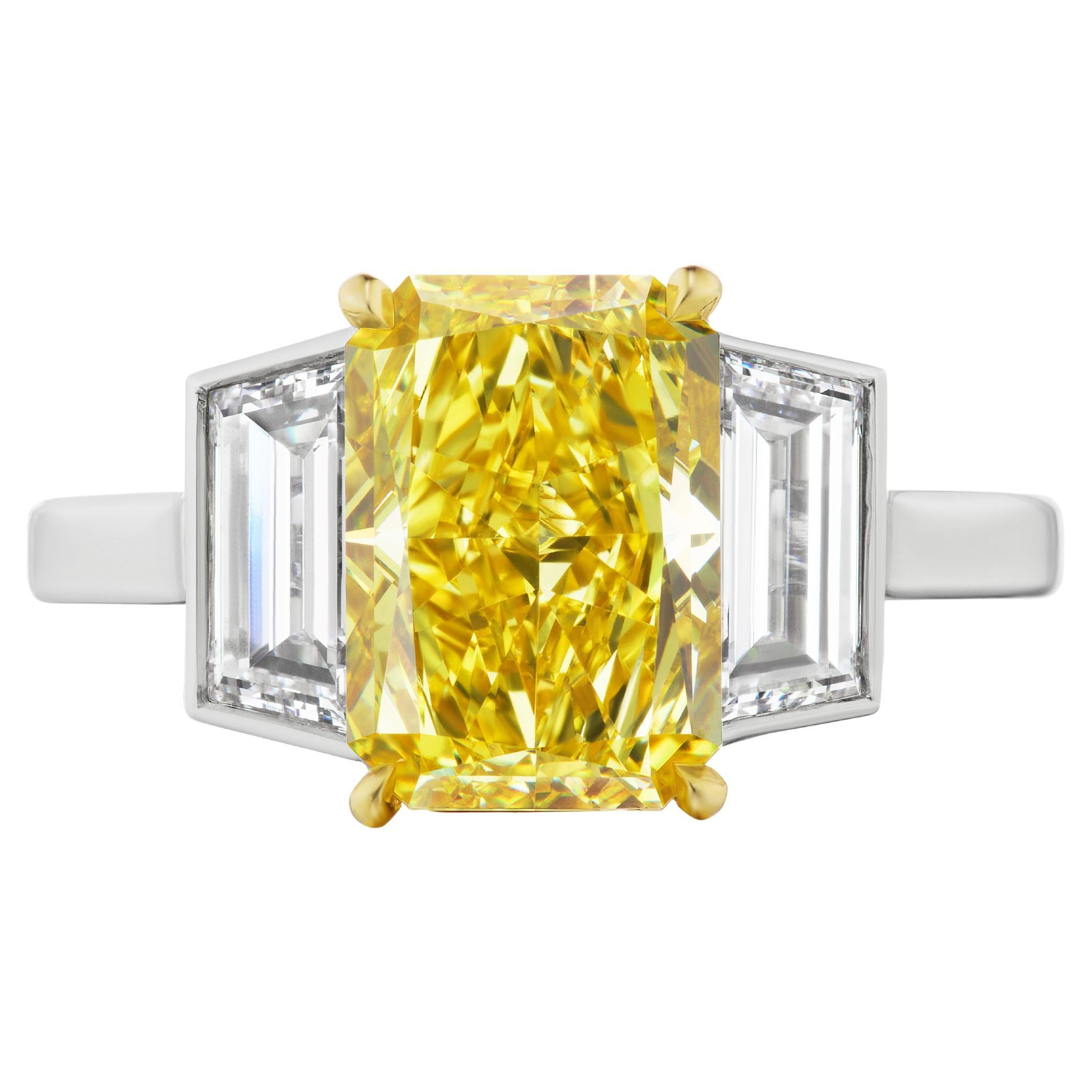 GIA 3,24 Karat lebhaft gelber Diamant im Strahlenschliff 18K Gold Platin Ring