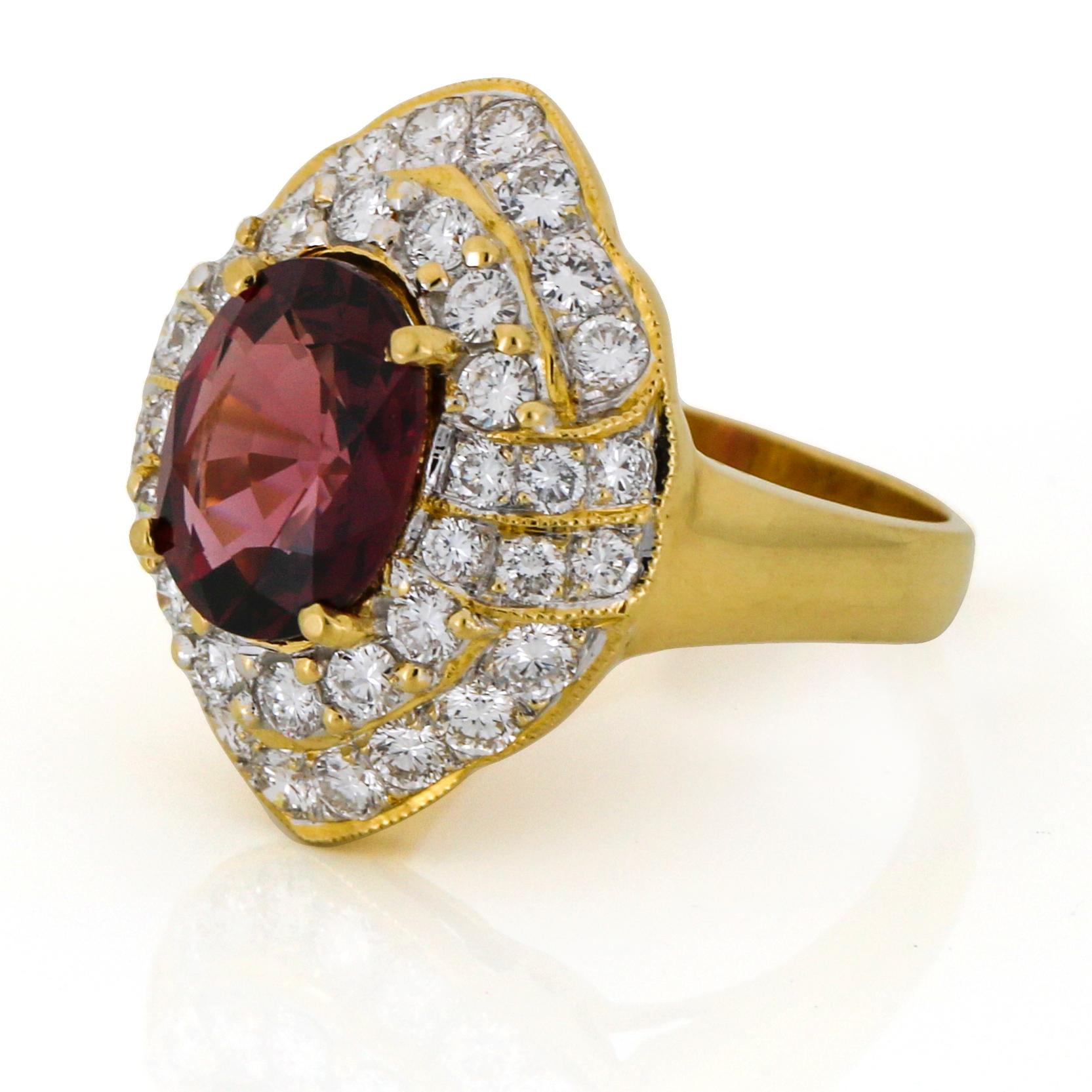 GIA 3.25 Carat Red Spinel Diamond Cocktail Ring in 18 Karat Yellow Gold For Sale 3