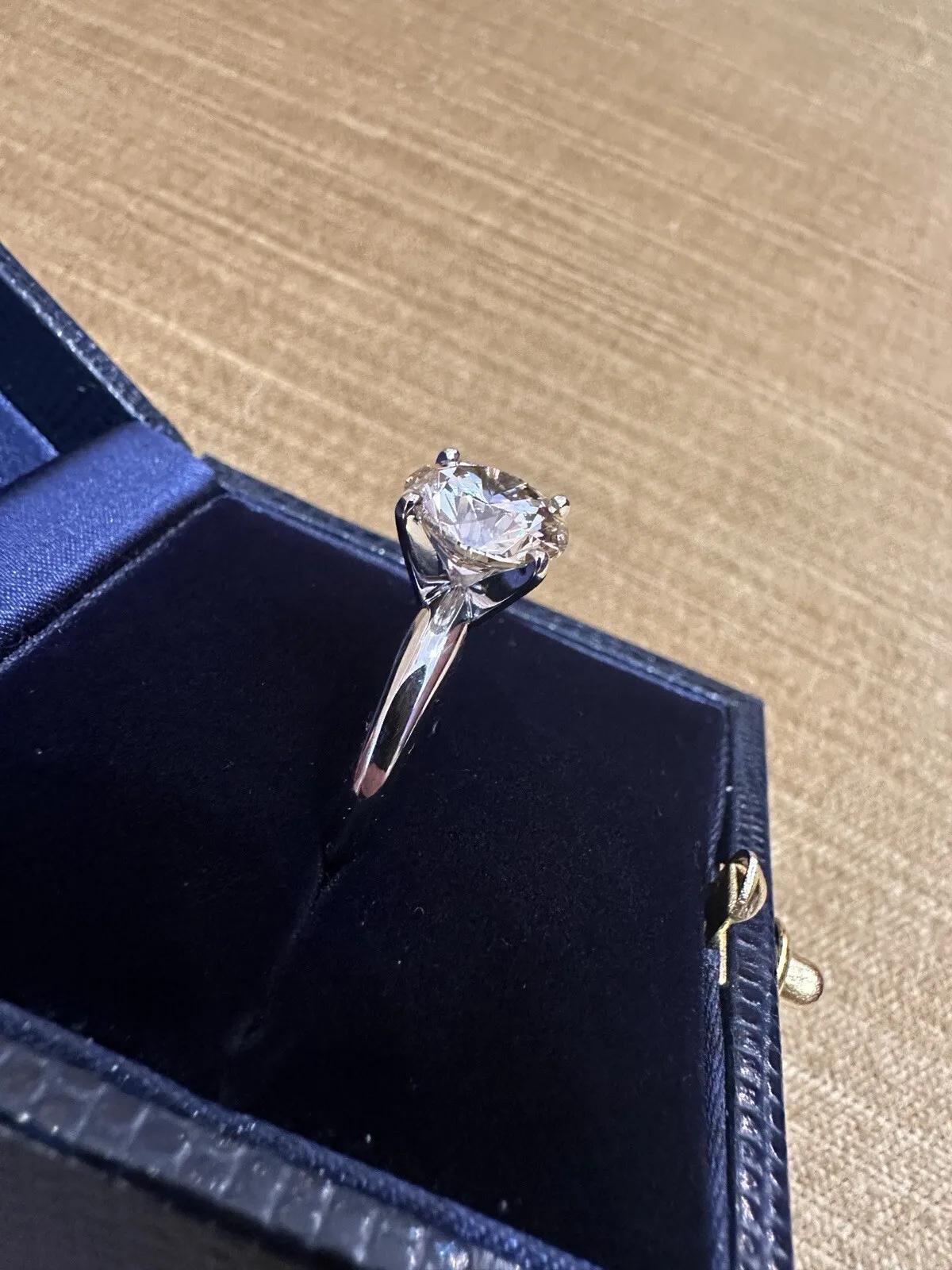 GIA 3,26 quilates Anillo solitario de diamante brillante redondo en platino en Excelente estado para la venta en La Jolla, CA