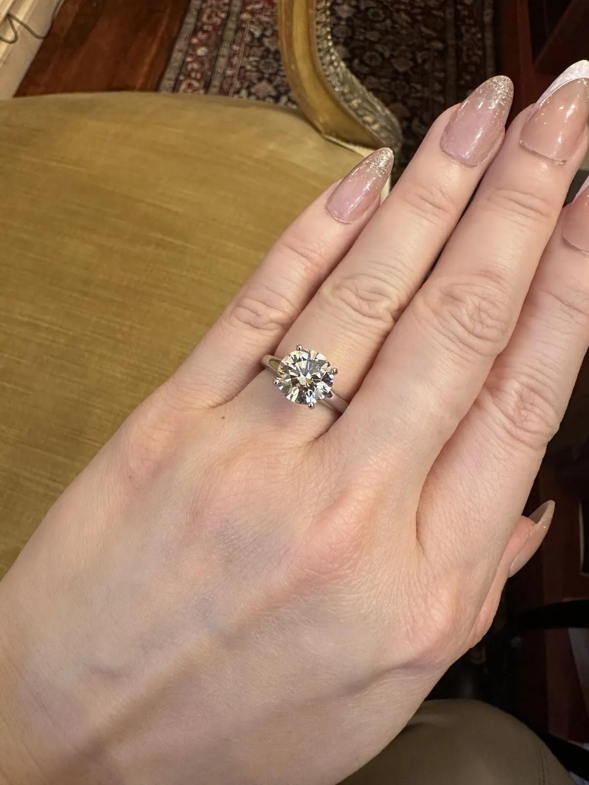 GIA 3,26 quilates Anillo solitario de diamante brillante redondo en platino en venta 2