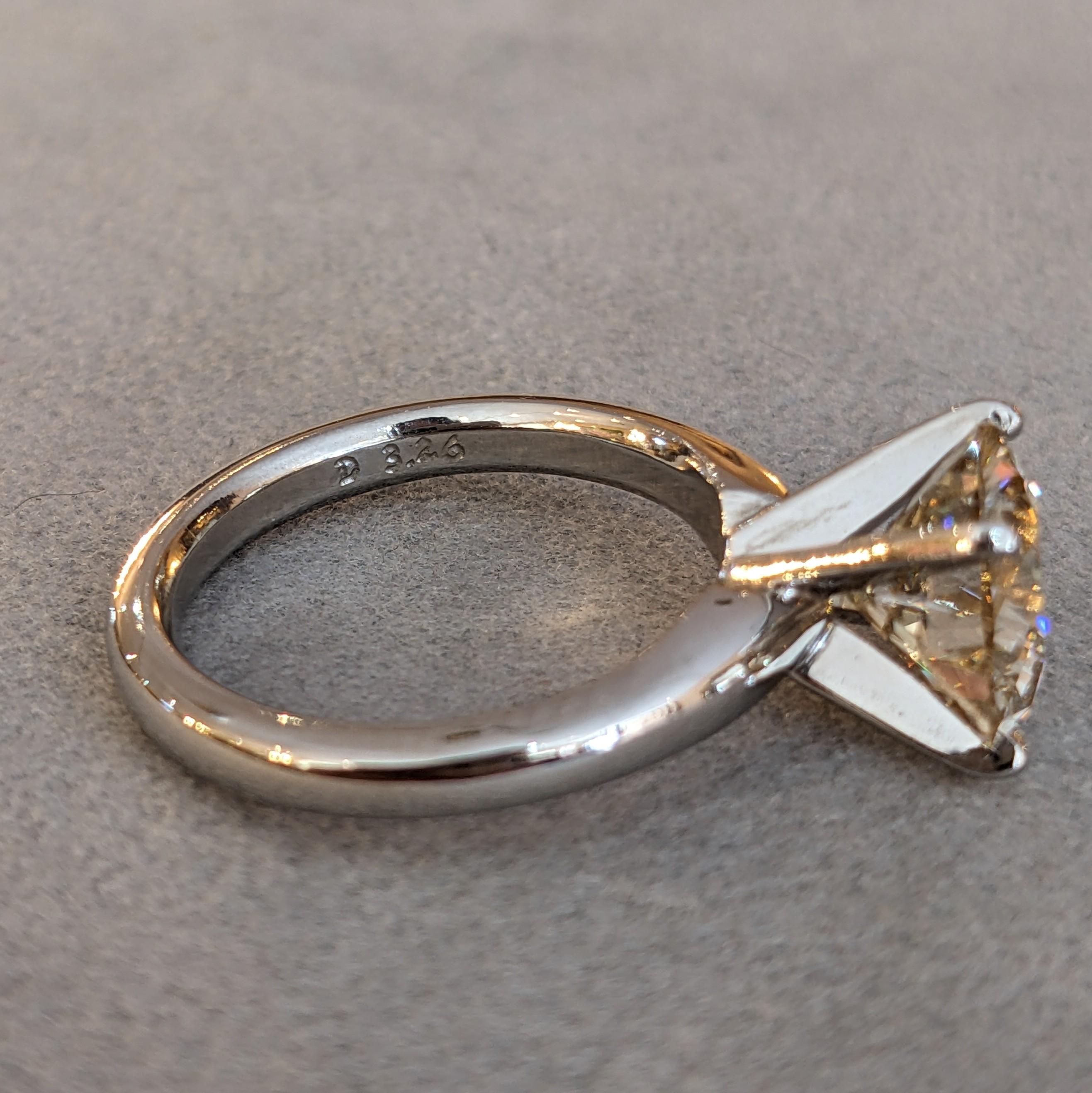 GIA 3,26 Karat Runder Brillant Diamant Solitär Ring in sdPlatin im Angebot 5