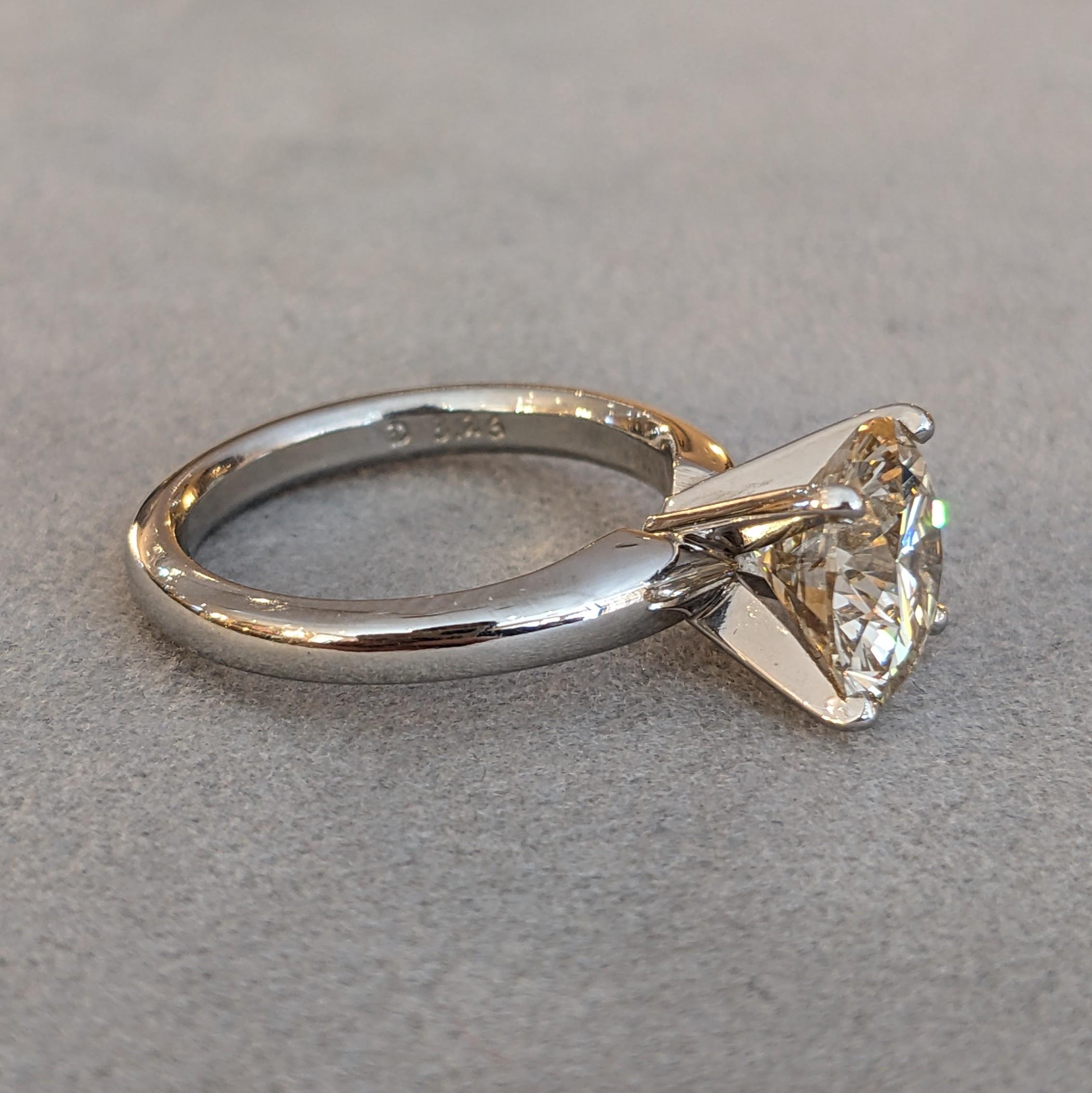 GIA 3,26 Karat Runder Brillant Diamant Solitär Ring in sdPlatin im Angebot 6