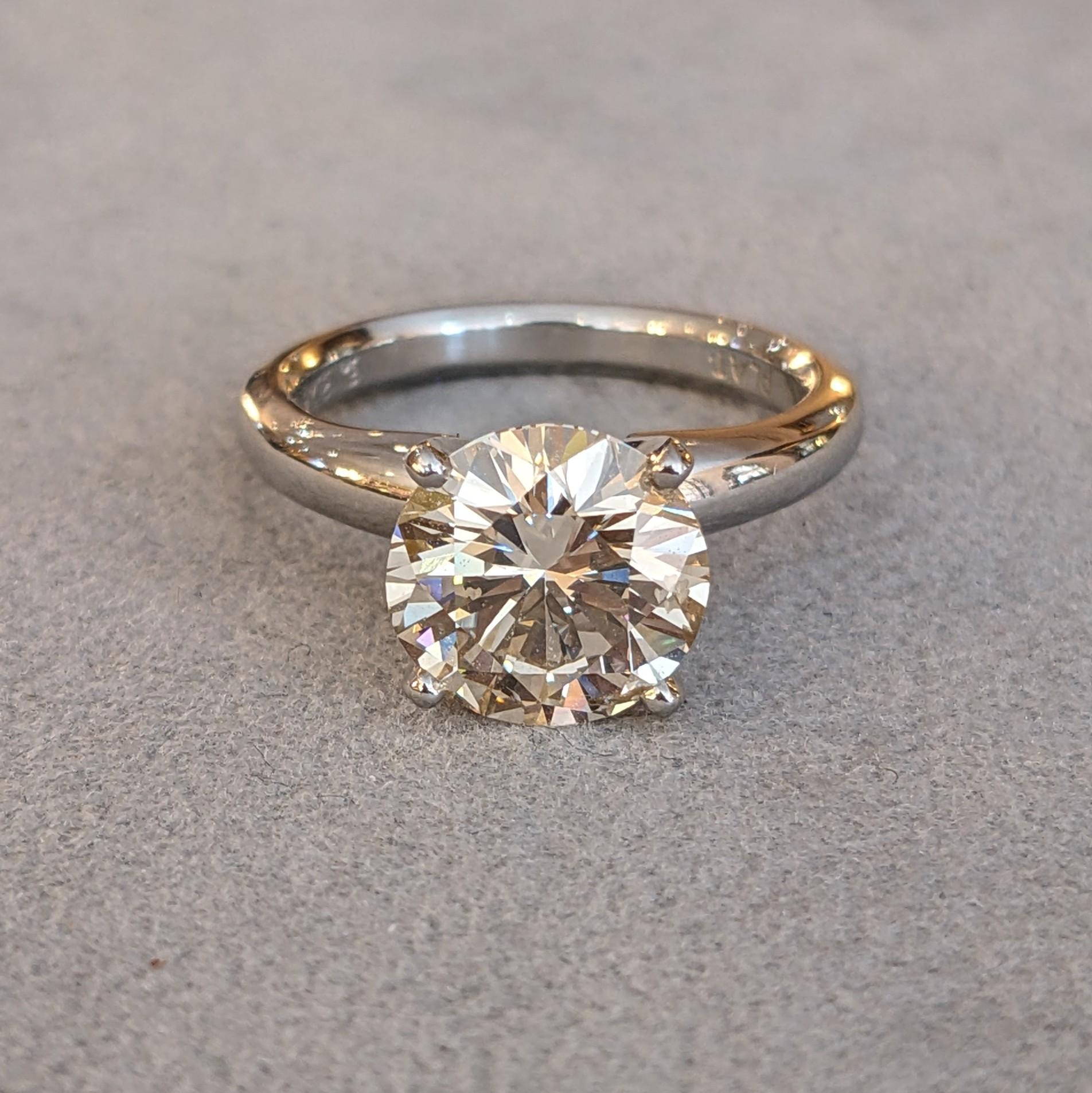 GIA 3,26 Karat Runder Brillant Diamant Solitär Ring in sdPlatin im Angebot 3