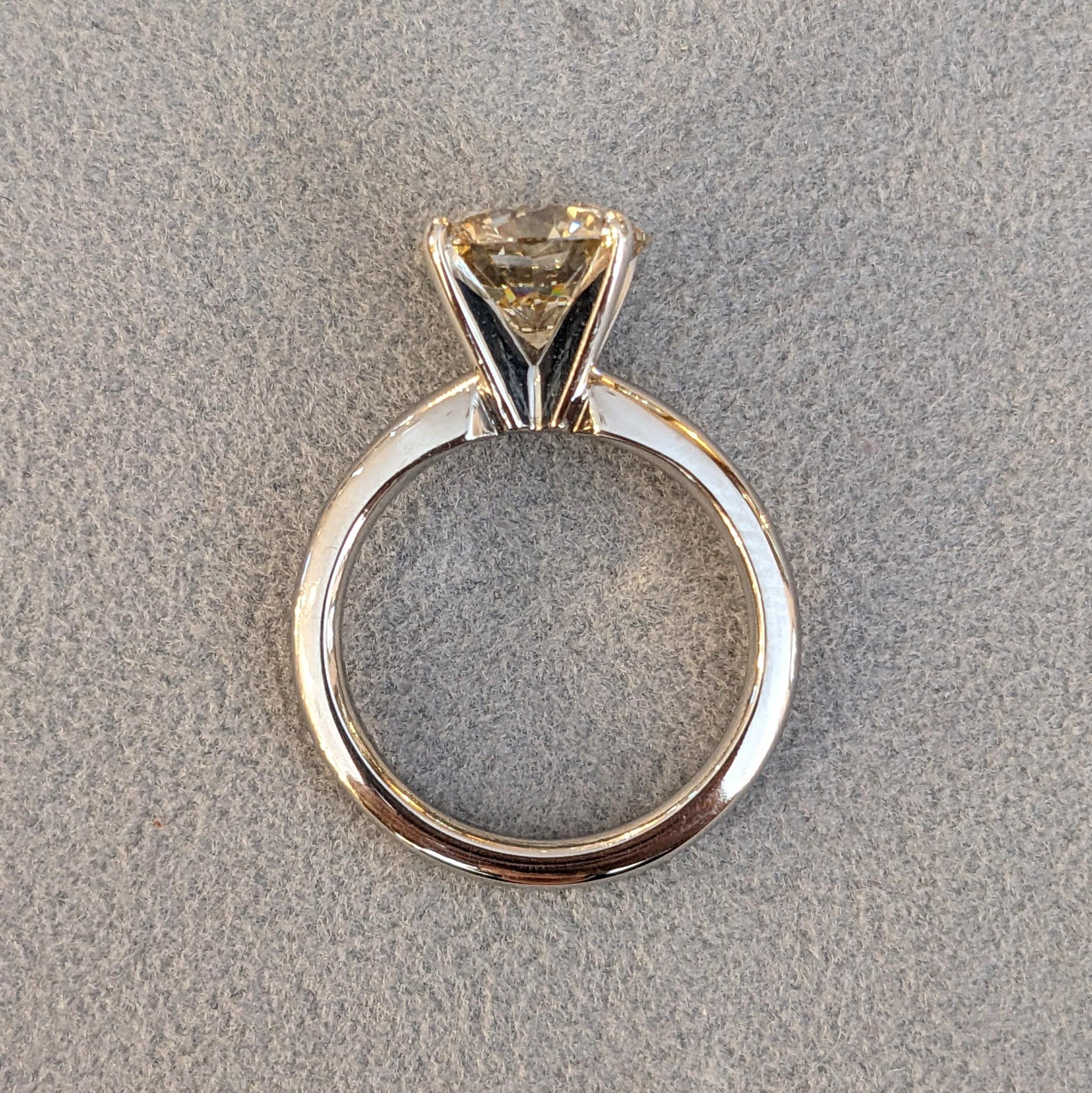 GIA 3,26 Karat Runder Brillant Diamant Solitär Ring in sdPlatin im Angebot 4