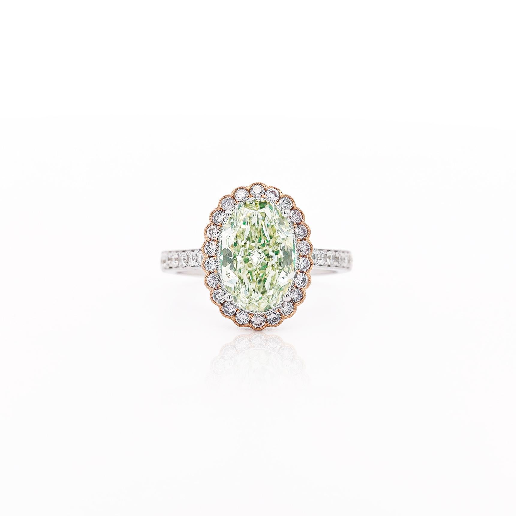 GIA Anillo de oro de 18 quilates con halo de diamante ovalado verde-amarillo fantasía de 3,3 quilates en venta 2