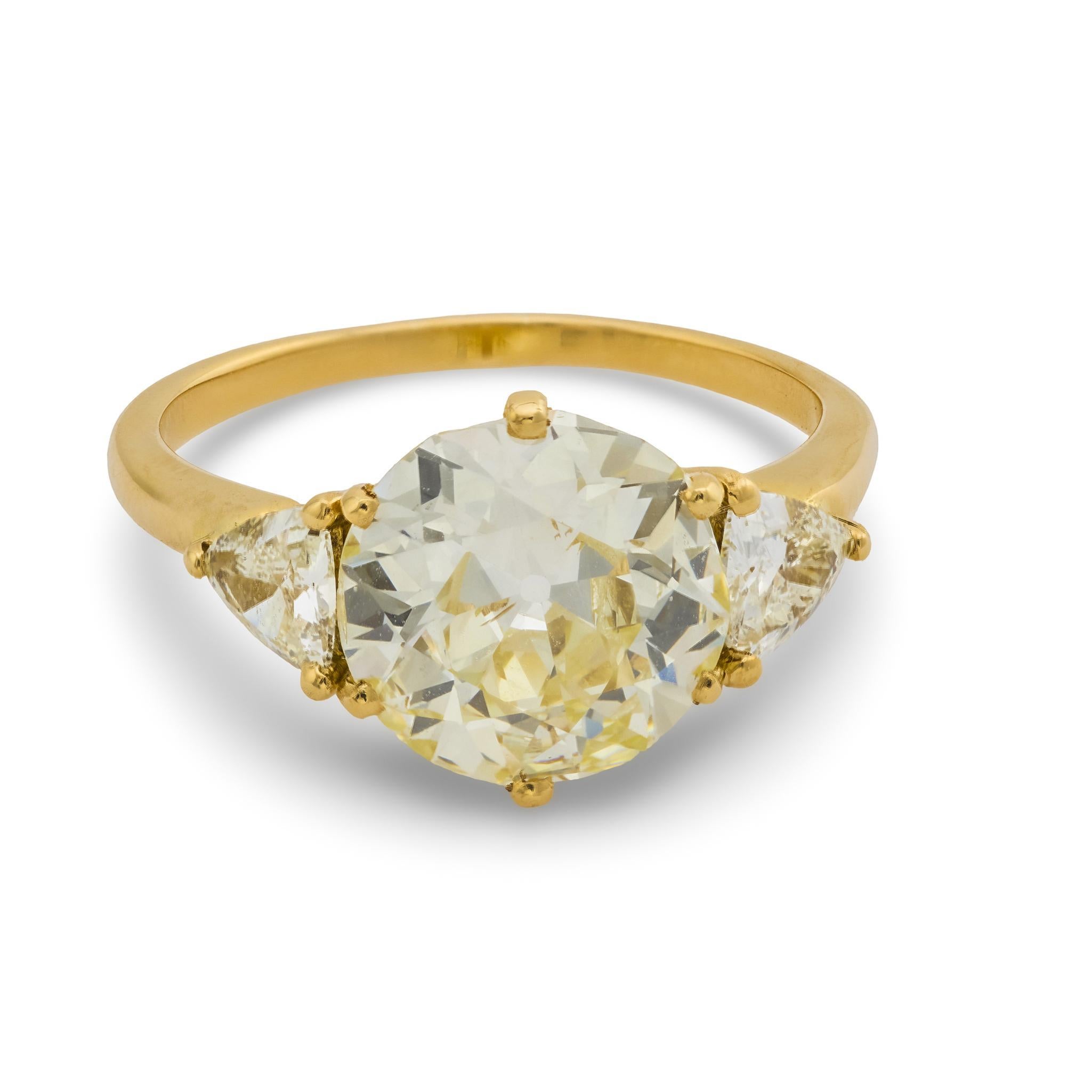 Contemporaneo GIA Anello di fidanzamento in oro giallo 18k con diamante vecchio taglio europeo da 3,35 carati in vendita