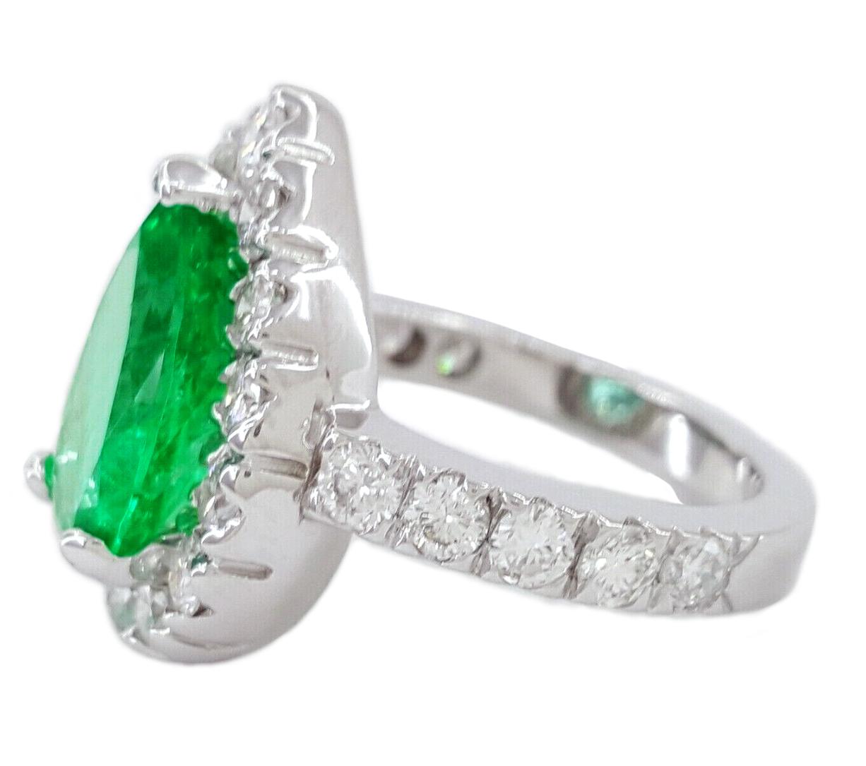 Modern GIA 3.38 Carat No Oil Colombian Emerald Diamond Ring For Sale